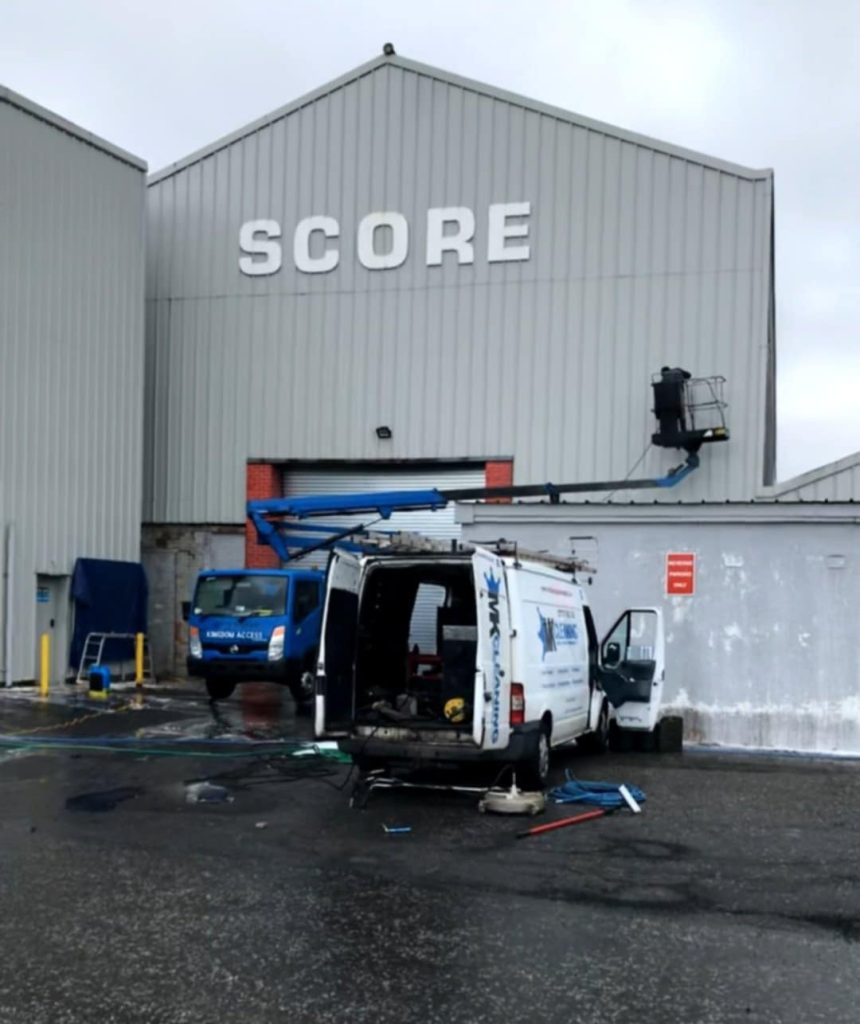 exterior building cleaning