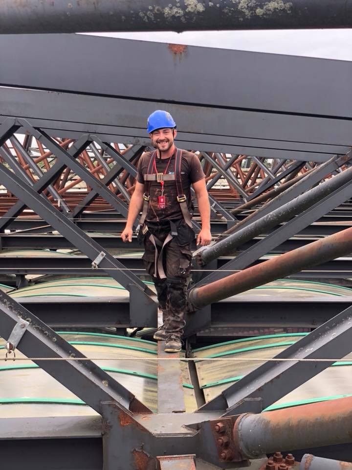 Commercial building cleaning results in Commercial Leven Before and after exterior building cleaning in Commercial Leven