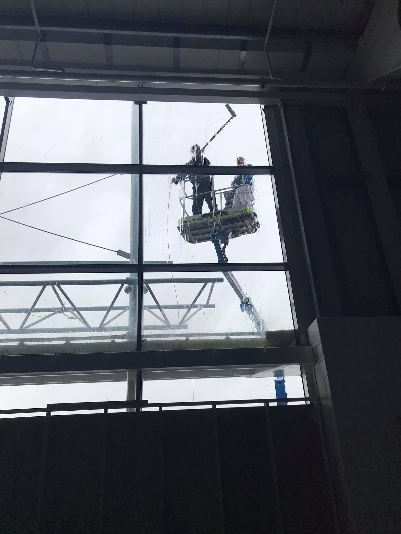 Exterior wall cleaning results in Commercial Leven Dirty exterior walls cleaned in Commercial Leven