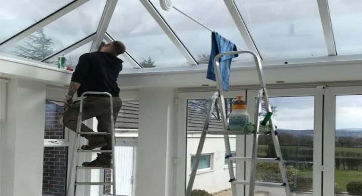 Conservatory exterior cleaning in Choosing the Right Company: 10 Conservatory glass and frame cleaning in Choosing the Right Company: 10